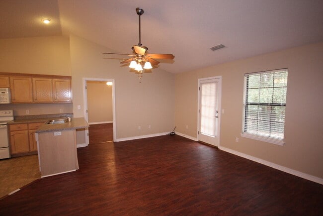 Foto del edificio - Central Milton 3-Bedroom Home in Top-Rated School District Minutes to I-10 & Whiting Field
