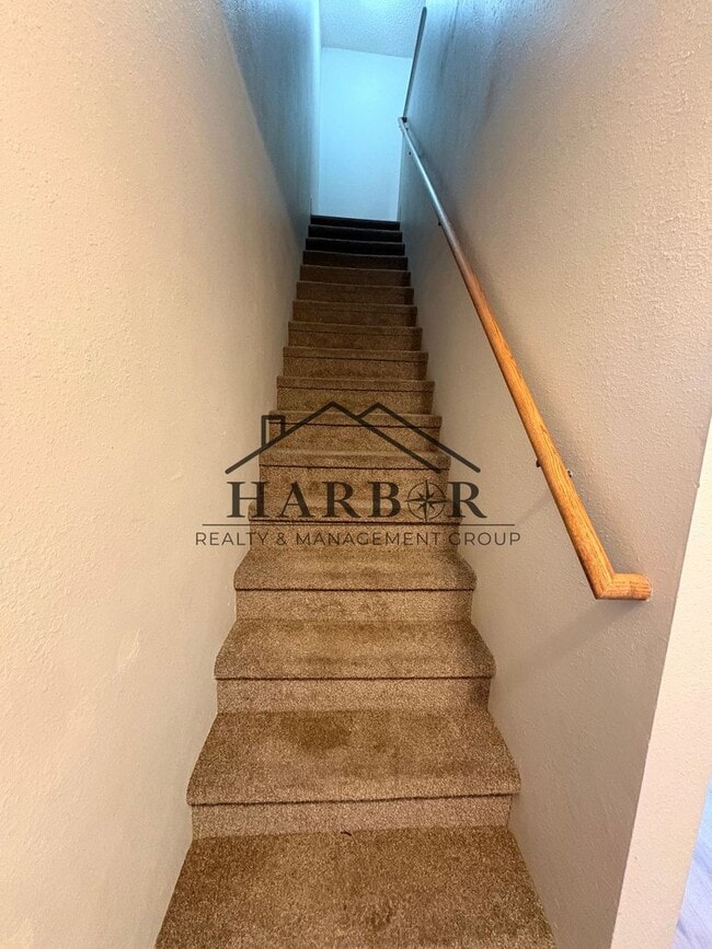 Building Photo - 146 S Broadway Ave