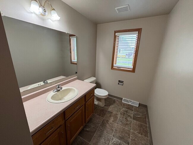 Foto del edificio - 3222 Lakeview Dr