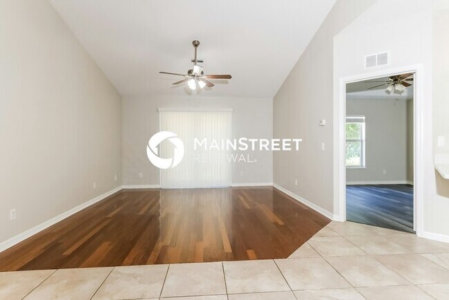 Building Photo - 3 Bedroom Pet-Friendly Home in Vero Beach, FL with Main Street Renewal