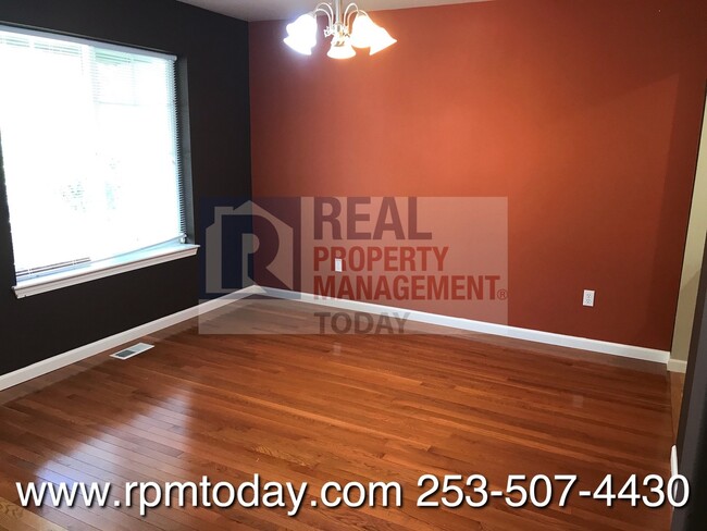 Building Photo - Stunning 4 Bedroom Home with Office Space!