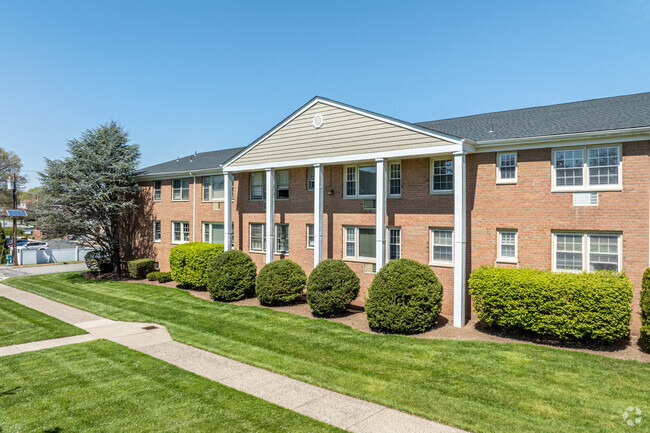 Building Photo - Williamsburg South Condominiums