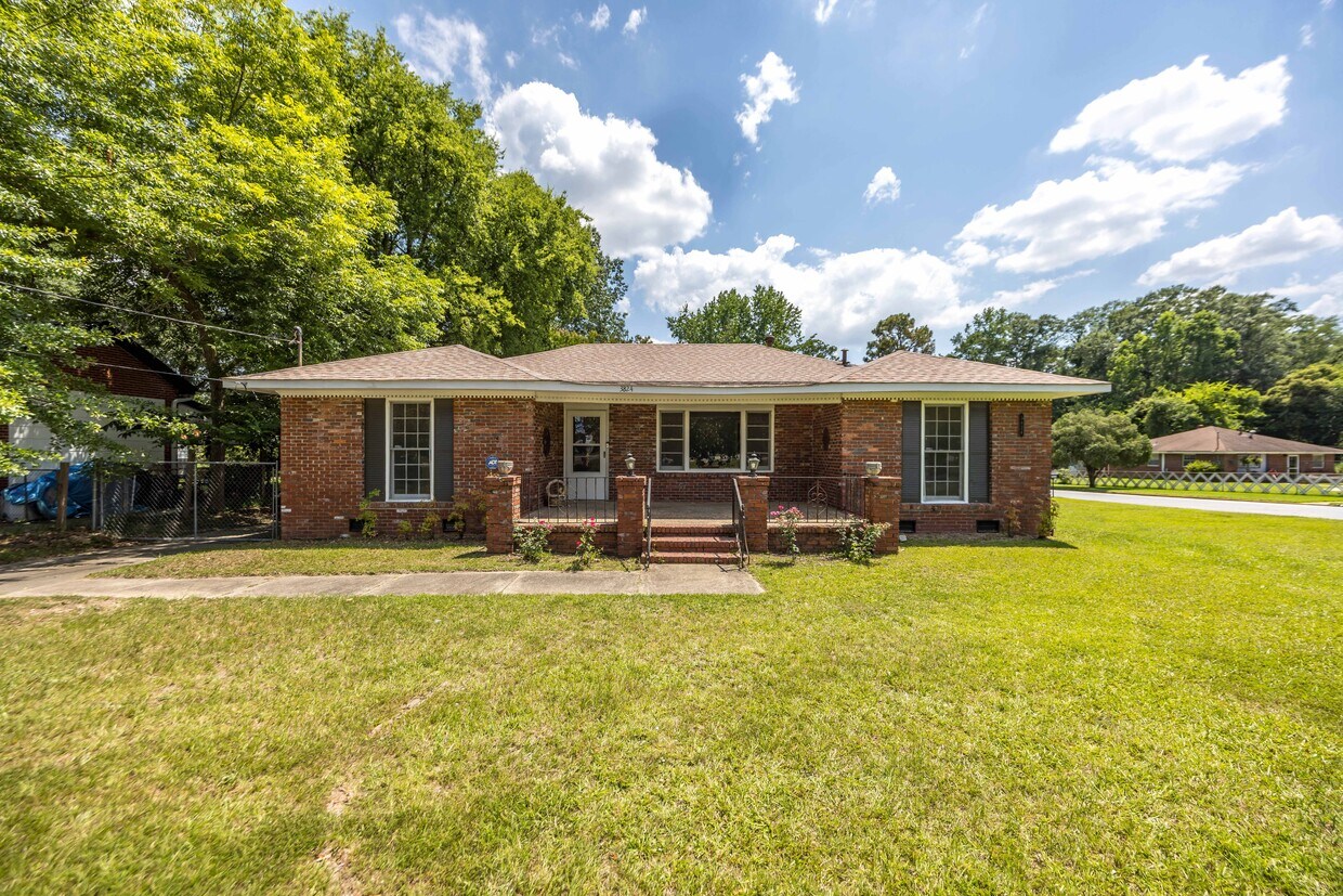 Primary Photo - 3824 Forrest Rd