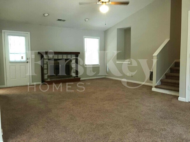 Building Photo - 1201 Creekwood Cove