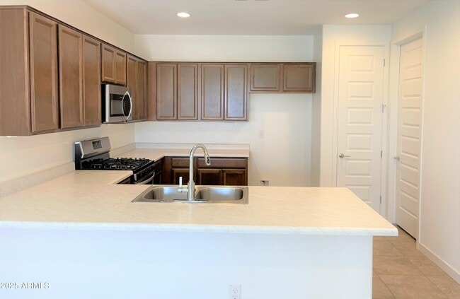 Building Photo - 8958 W Palo Verde Dr