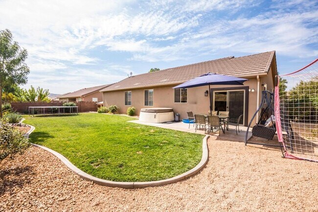 Patio interior - 1025 White Sands Dr