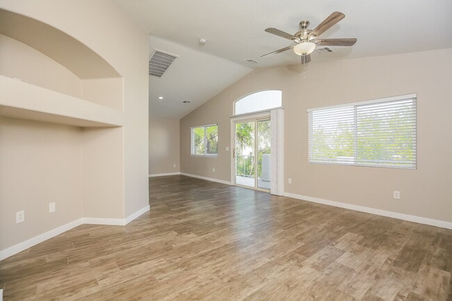 Building Photo - 5347 S Galanthus St