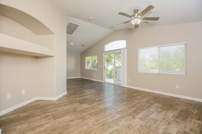 Foto del edificio - 5347 S Galanthus St