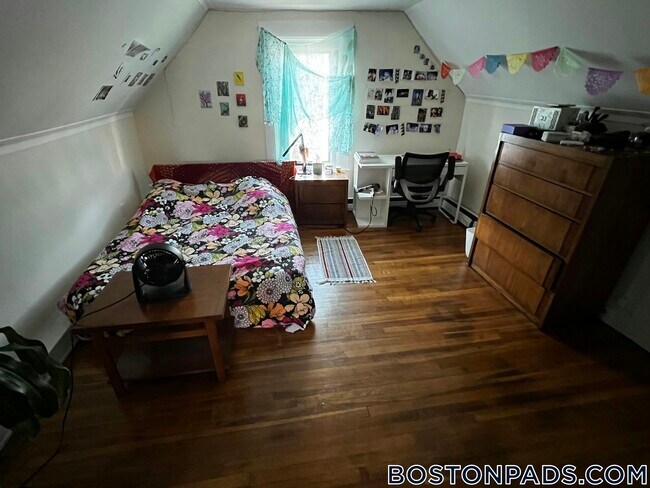 Building Photo - 9 Cedar St