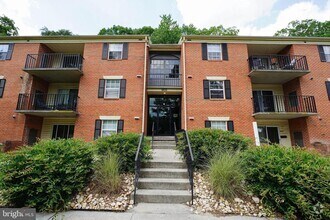 Building Photo - 802 College Ln