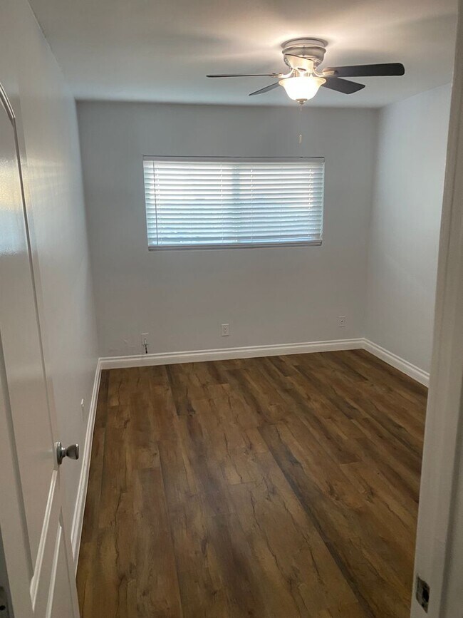 Foto del edificio - 6045 Cherry Ave