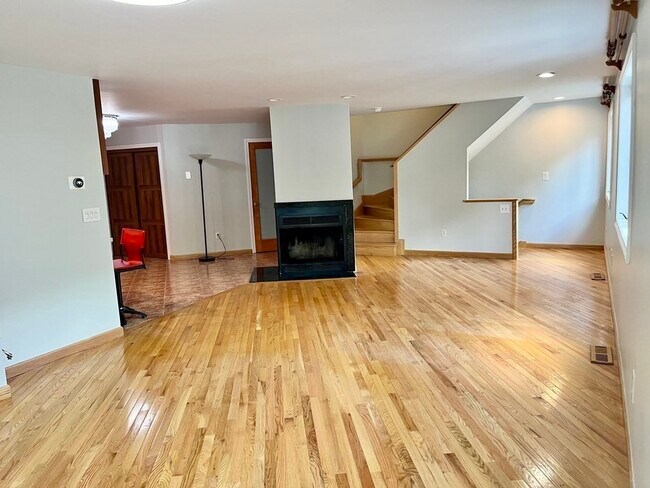 Foto del edificio - 120 Olive Ave Ext