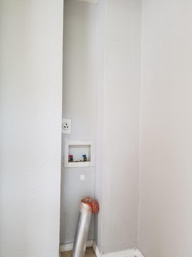 Foto del edificio - 2946 W Latoka St