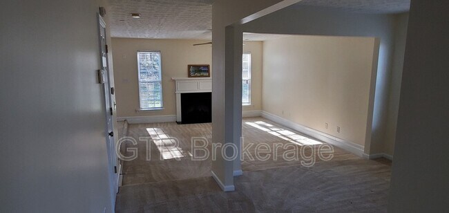 Foto del edificio - 5591 Rock Lake Dr