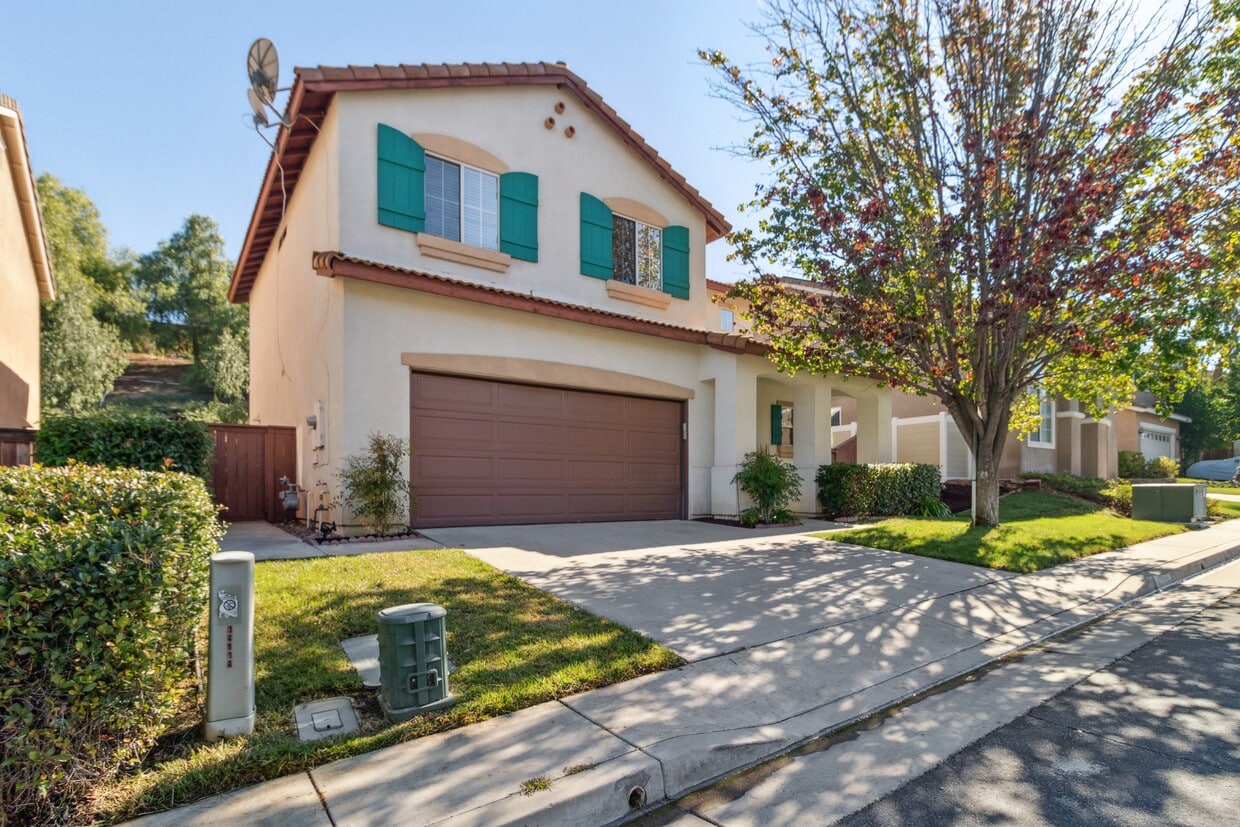 Primary Photo - 42026 Chestnut Dr