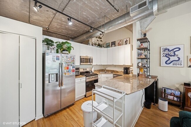 Foto del edificio - 900 N Kingsbury St