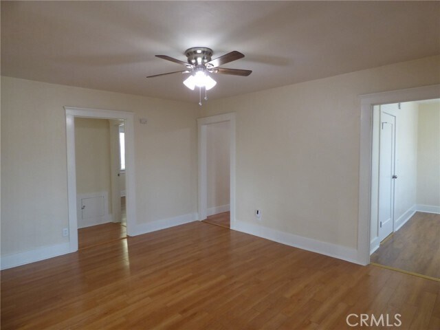 Building Photo - 409 W Saxon Ave