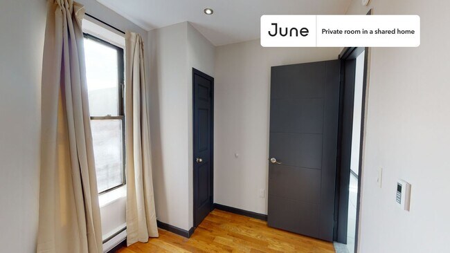 Foto del edificio - Private bedroom in 3 bed/1 bath Home