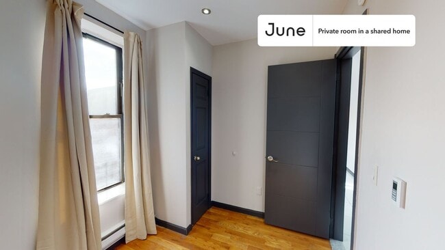 Building Photo - Private bedroom in 3 bed/1 bath Home