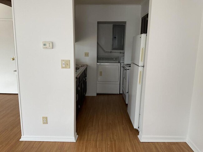 Building Photo - 540 Briar Manor