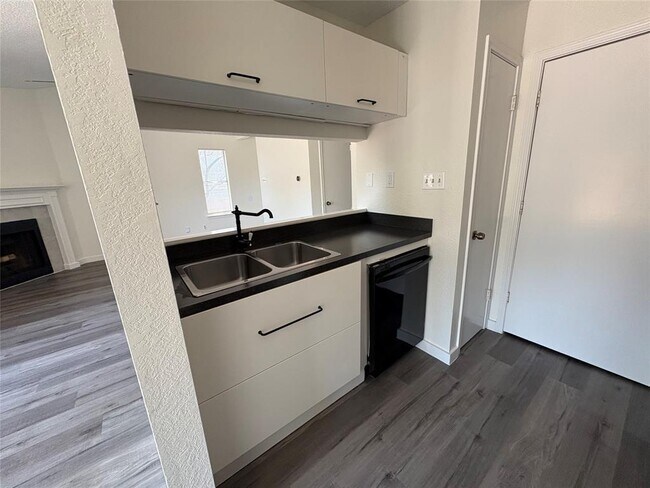 Foto del edificio - 1128 Orchard Park Cir