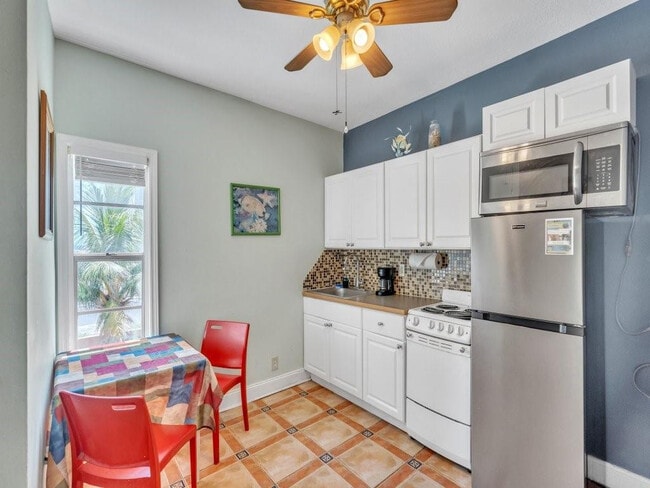 Foto del edificio - 324 Indiana St