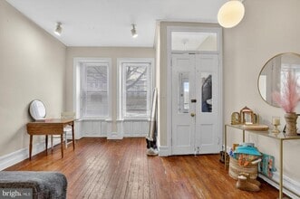 Building Photo - 2322 Poplar St