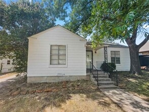 Building Photo - 4924 Penrose Ave
