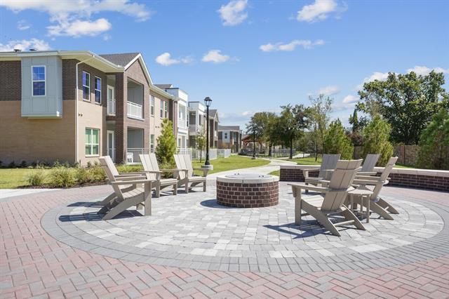 Foto del edificio - 4700 W Spring Creek Pkwy