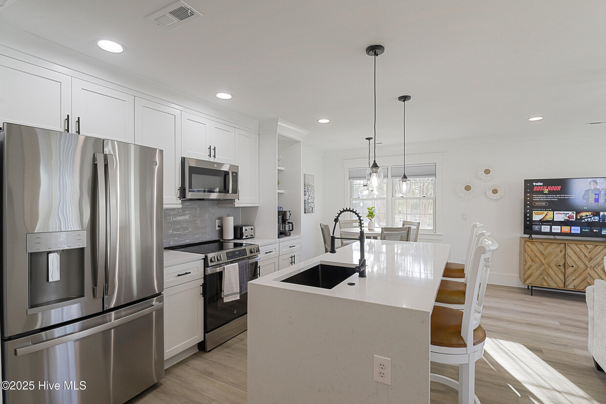 Primary Photo - 330 S Middleton Dr NW