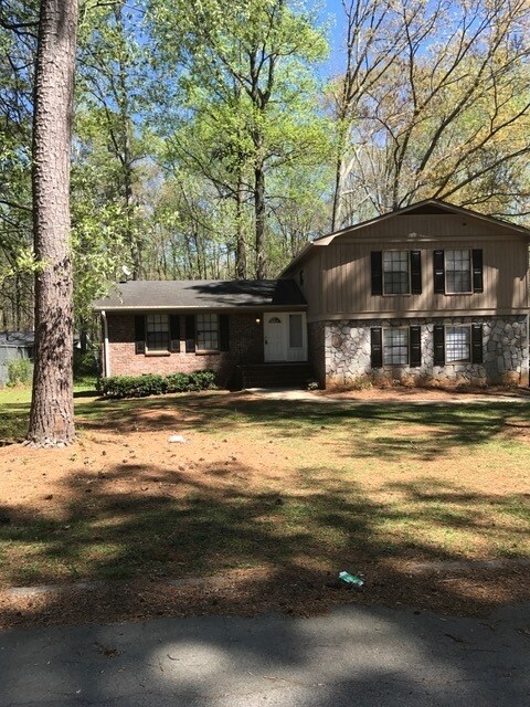 Building Photo - 4br/2.5ba in ELLENWOOD!!! - AVAILABLE for ...