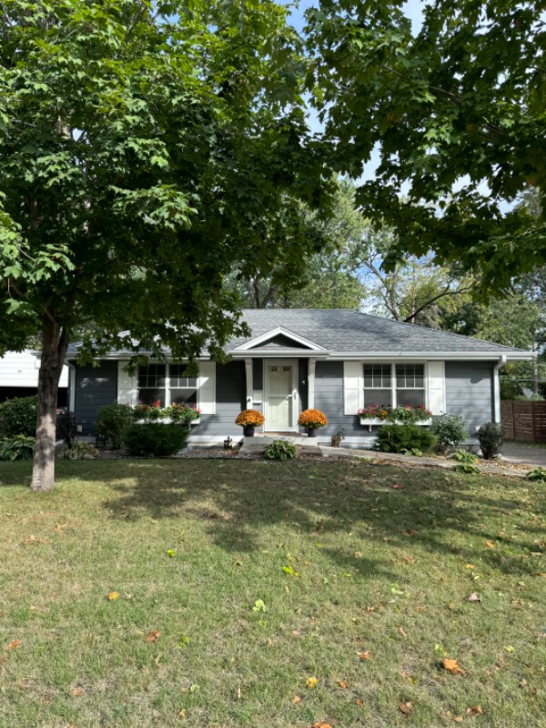 Primary Photo - 6511 Oliver Ave S