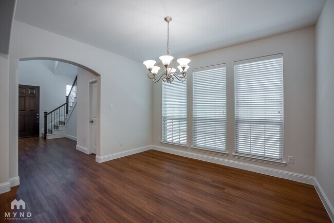 Foto del edificio - 3317 Damsel Sauvage Ln