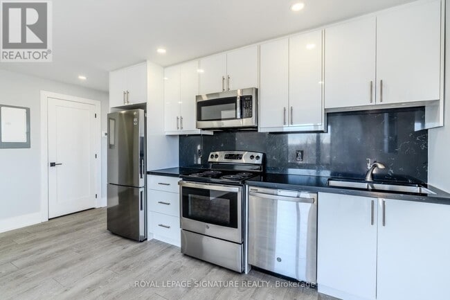 Building Photo - 66 John St W