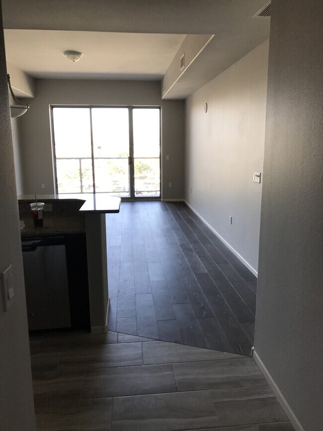 Building Photo - Gorgeous One Las Vegas Unit for Rent !