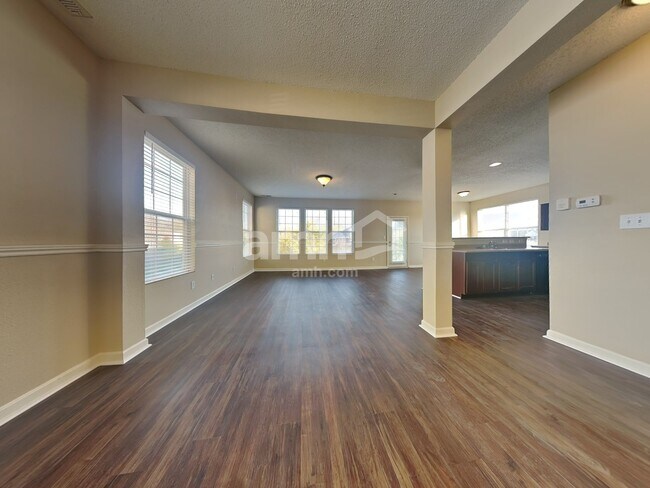 Foto del edificio - 4291 Raintree Rd