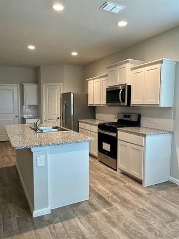 Building Photo - 8604 High Hl Dr
