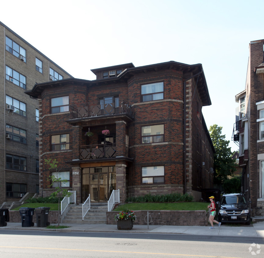 Primary Photo - 1643 Bloor St W
