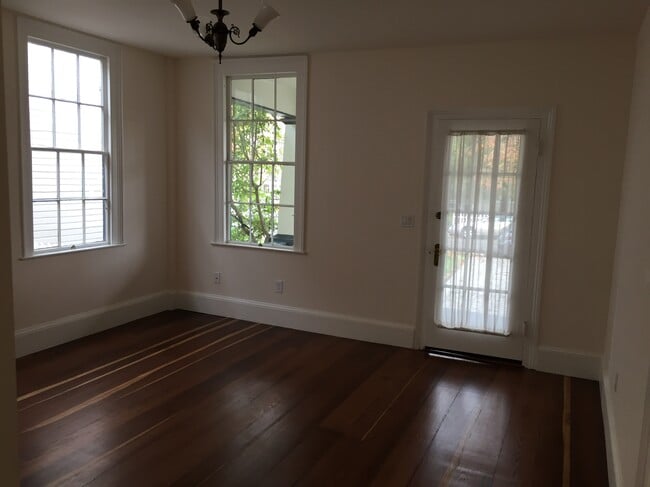 Sala de estar - 119 Upham St