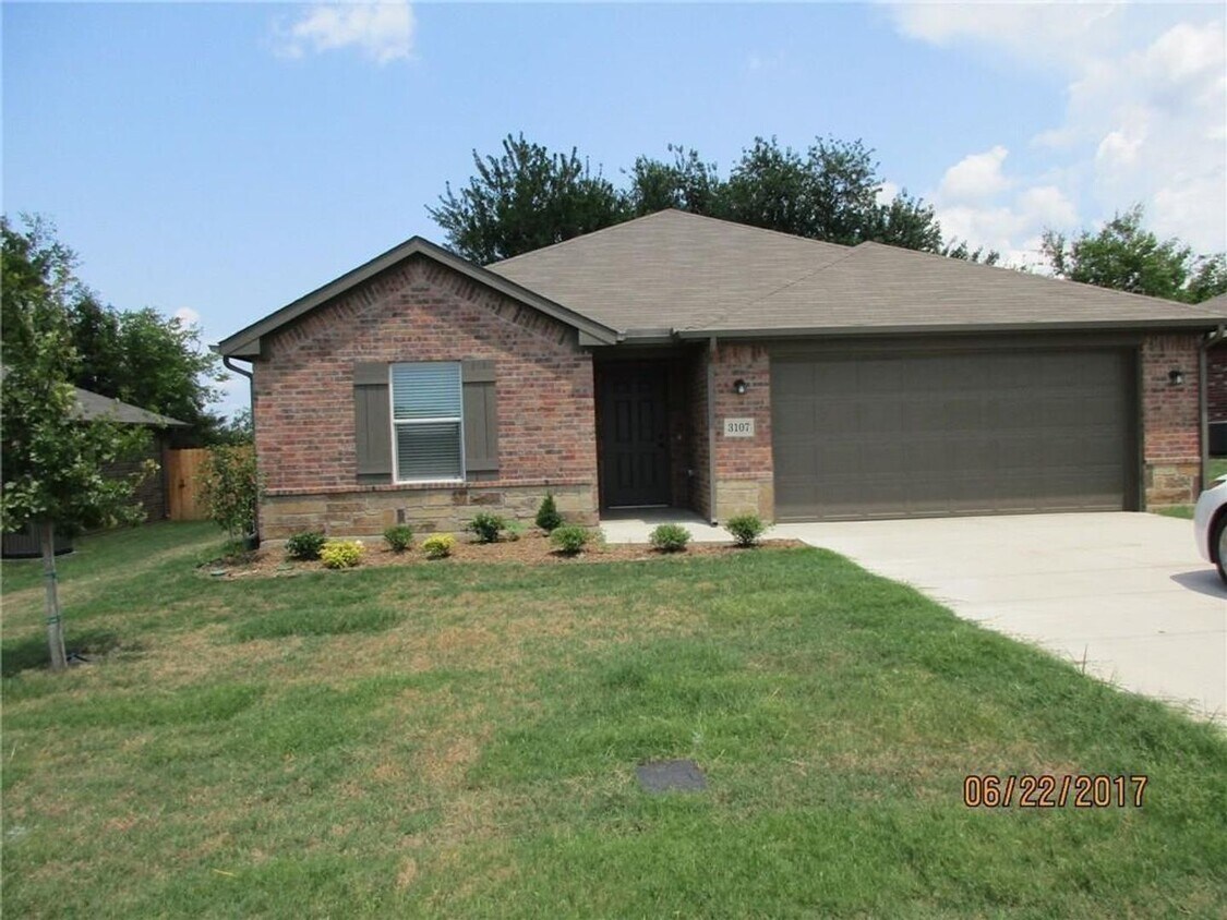 Primary Photo - Gorgeous House for rent in Sherman!