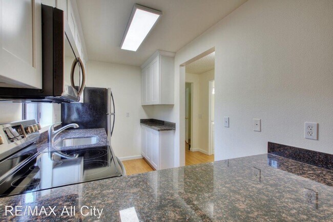 Building Photo - 2 br, 1.5 bath House - 13700 37th Ave Sout...