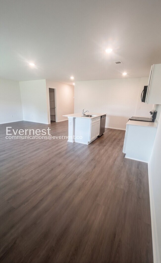 Building Photo - 101 E Fredonia Ct