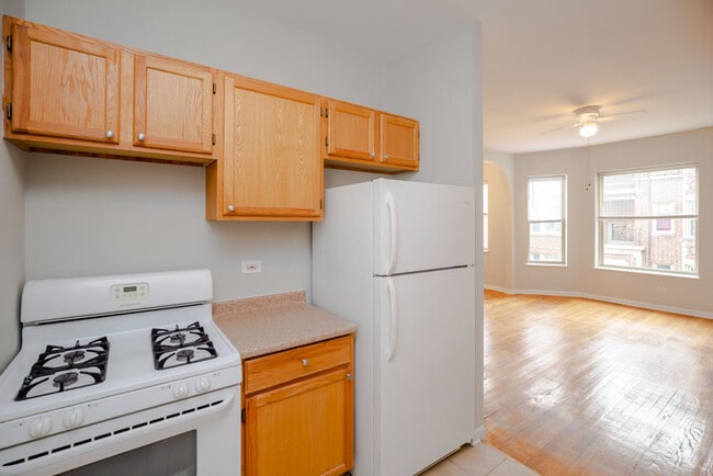 Building Photo - 429 E Oakwood Blvd