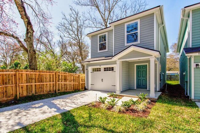 Building Photo - 1280 Pangola Dr