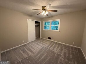 Building Photo - 3155 Oak Dr