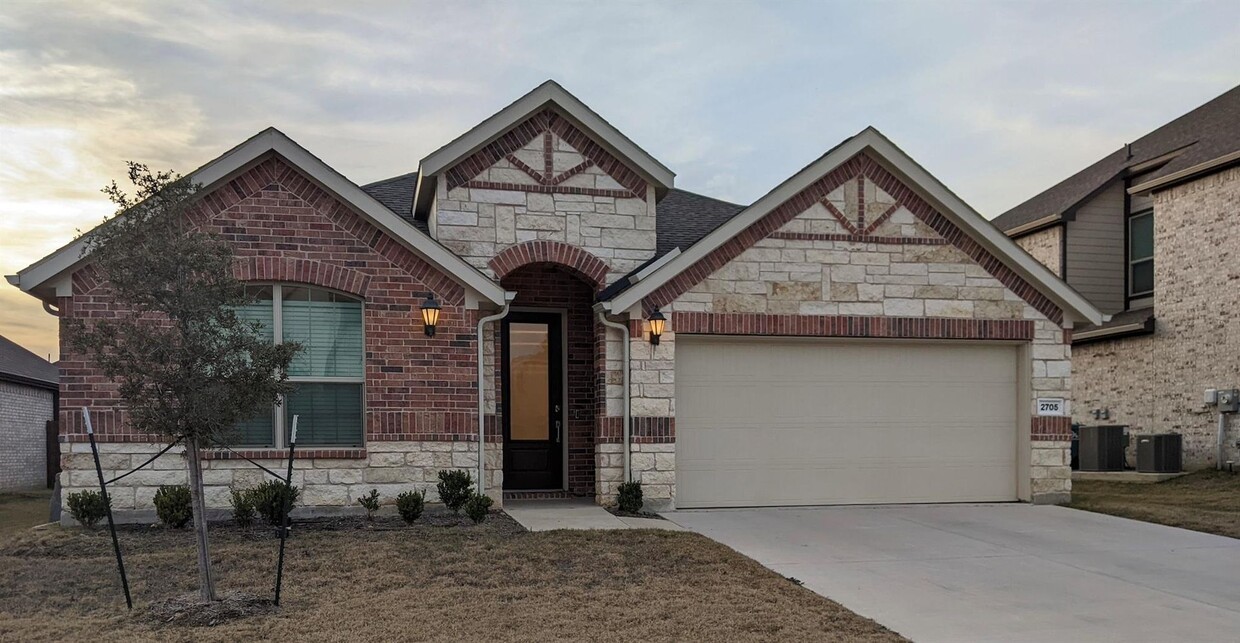Foto principal - 2705 Dancing Flame Dr