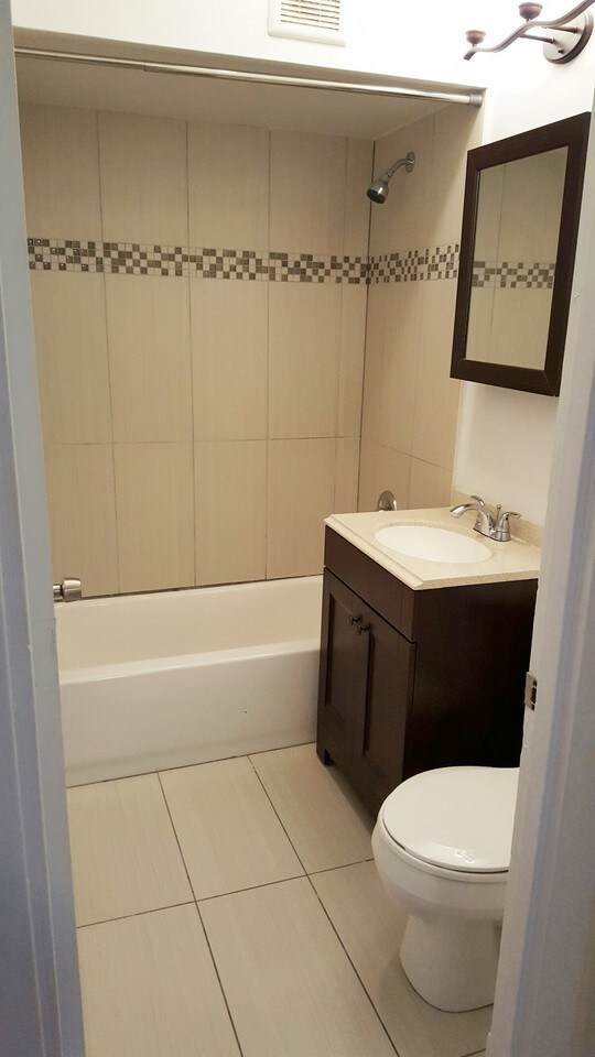 Building Photo - 4948 N Harding Ave