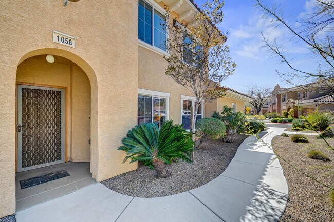 Foto del edificio - AWESOME SUMMERLIN CONDO IN GATED CORONADO ...