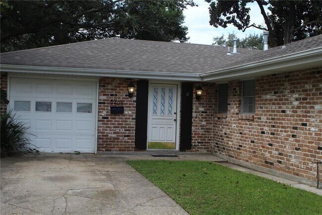Building Photo - 9408 Roslyn Dr