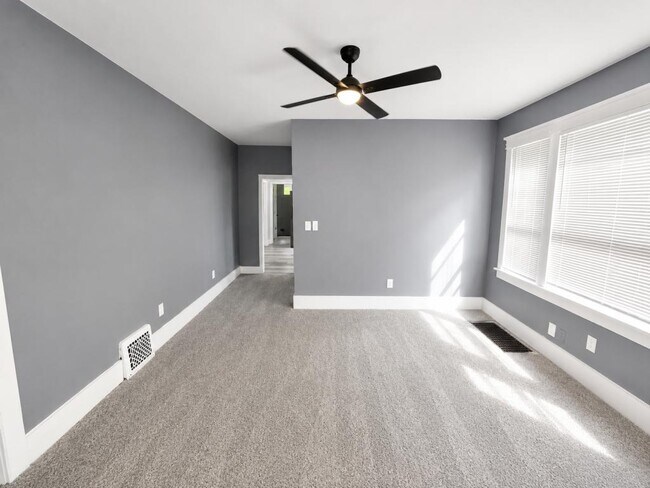 Foto del edificio - 1686 Hazelwood St